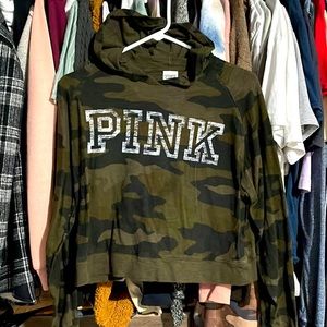 Cropped camo hoodie VS PINK